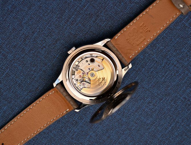 Patek Philippe Calatrava 5227G-010 – Bild 12