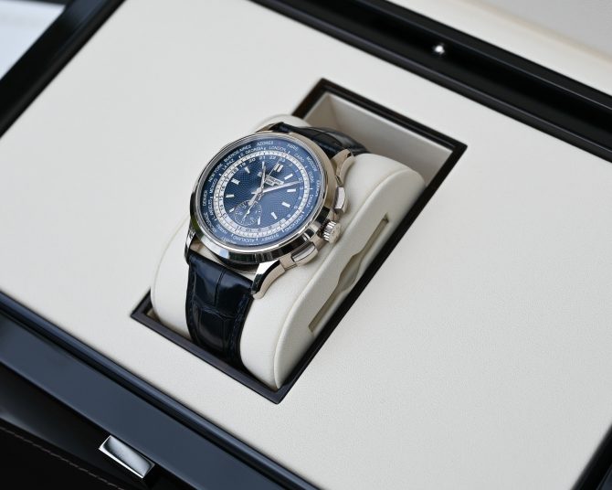 Patek Philippe Worldtime / Chrono 5930G-001 – Bild 3