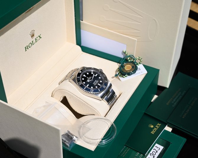 Rolex Submariner 124060 aus 2023 im TOP Zustand – Bild 3