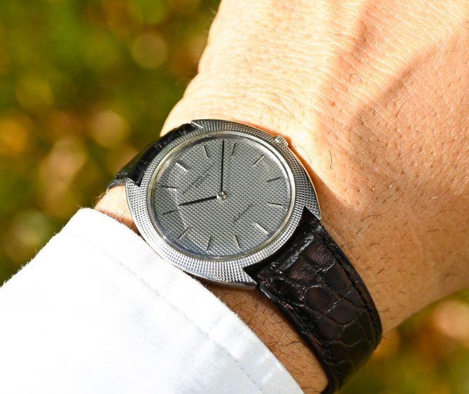 Audemars Piguet Tonneau Hobnail 18 Karat Weißgold Cal.K2120