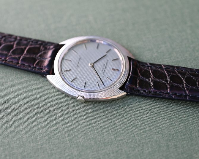 Audemars Piguet Tonneau Hobnail 18 Karat Weißgold Cal.K2120 – Bild 9