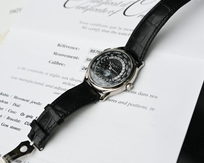 Patek Philippe 5575G – Weltzeit Mondphase (175th Anniversary Edition) – Bild 10