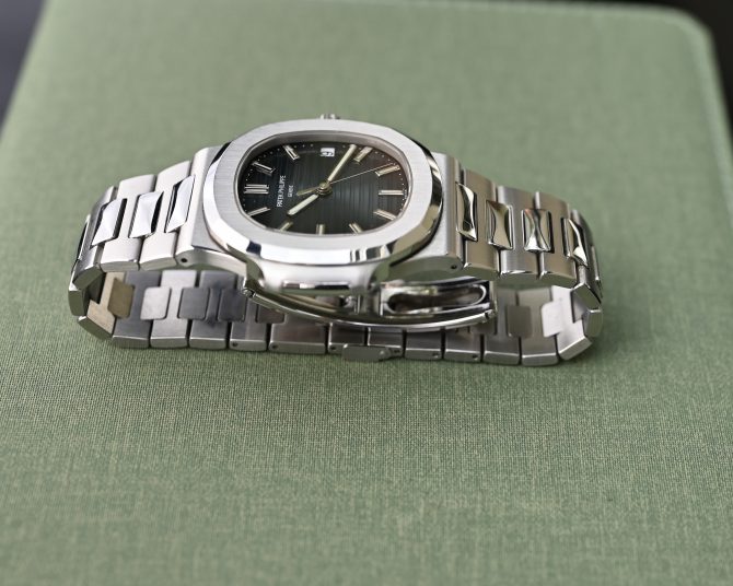 Patek Philippe Nautilus 5711/1A-010 aus 2012 im sehr guten Zustand – Bild 14