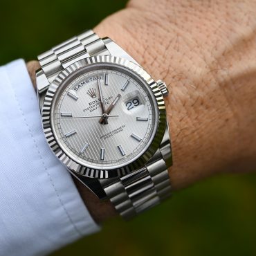 Rolex Day-Date 228239 in Weißgold mit elegantem Tapestry Blatt