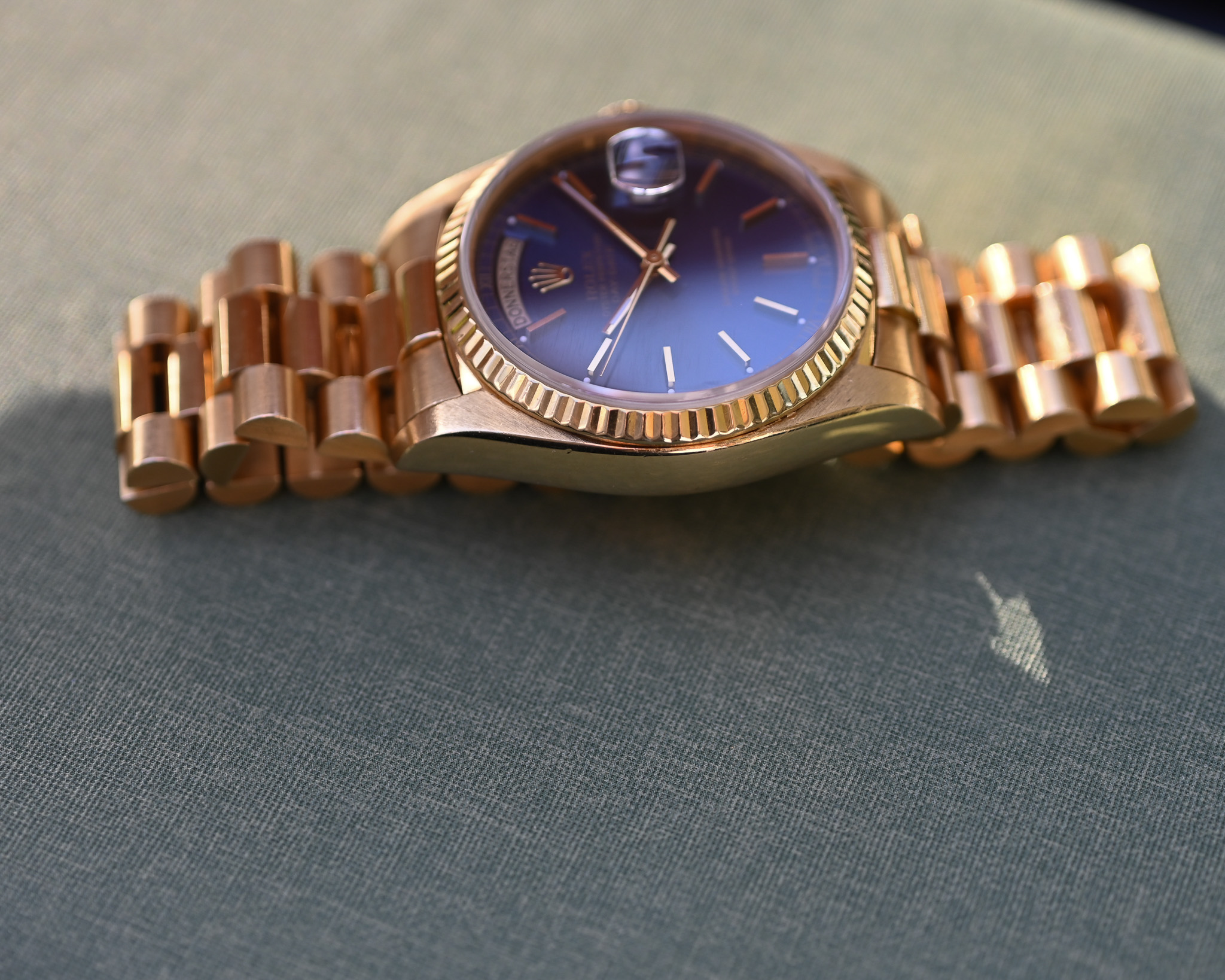 Rolex Day-Date Gelbgold 18038 "Cobalt Royal" mit Box und Papieren – Bild 9
