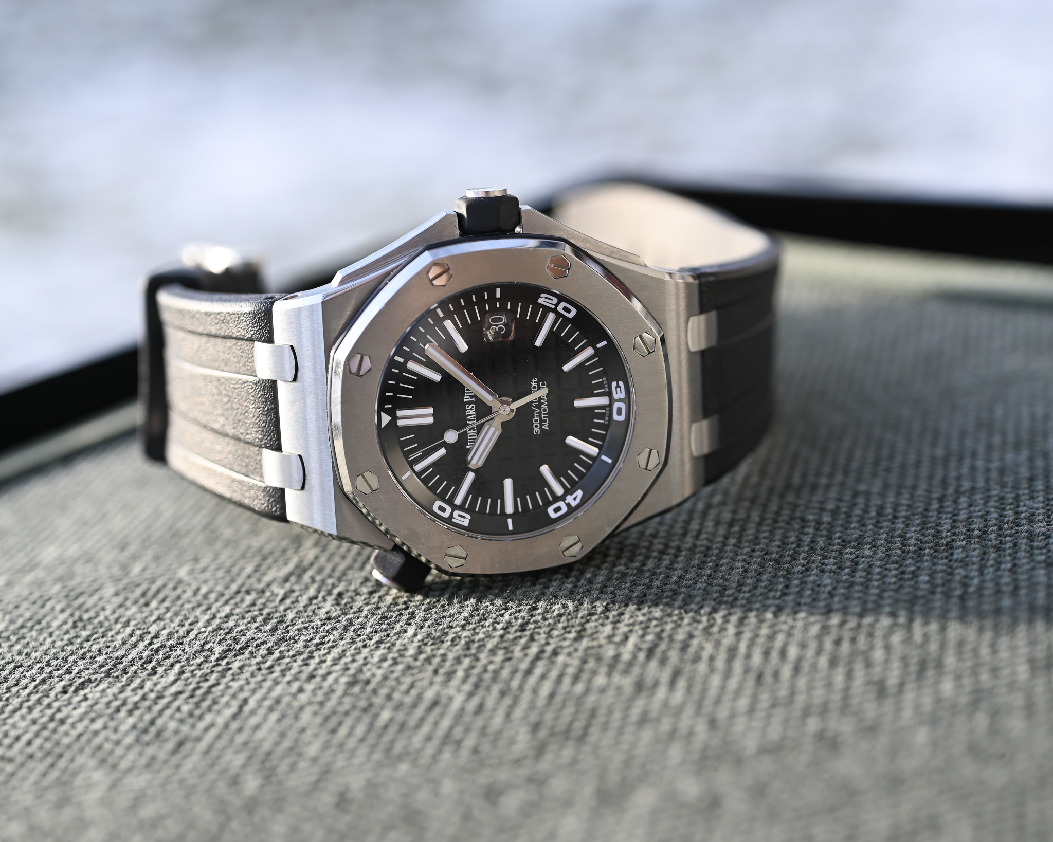 Audemars Piguet Royal Oak Offshore Referenz 15710ST.OO.A002CA.01 mit Box und Papieren – Bild 14