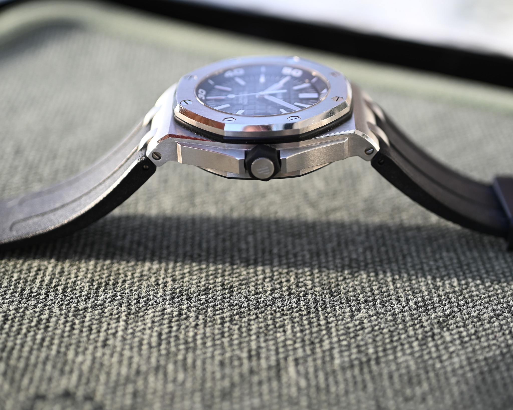 Audemars Piguet Royal Oak Offshore Referenz 15710ST.OO.A002CA.01 mit Box und Papieren – Bild 16