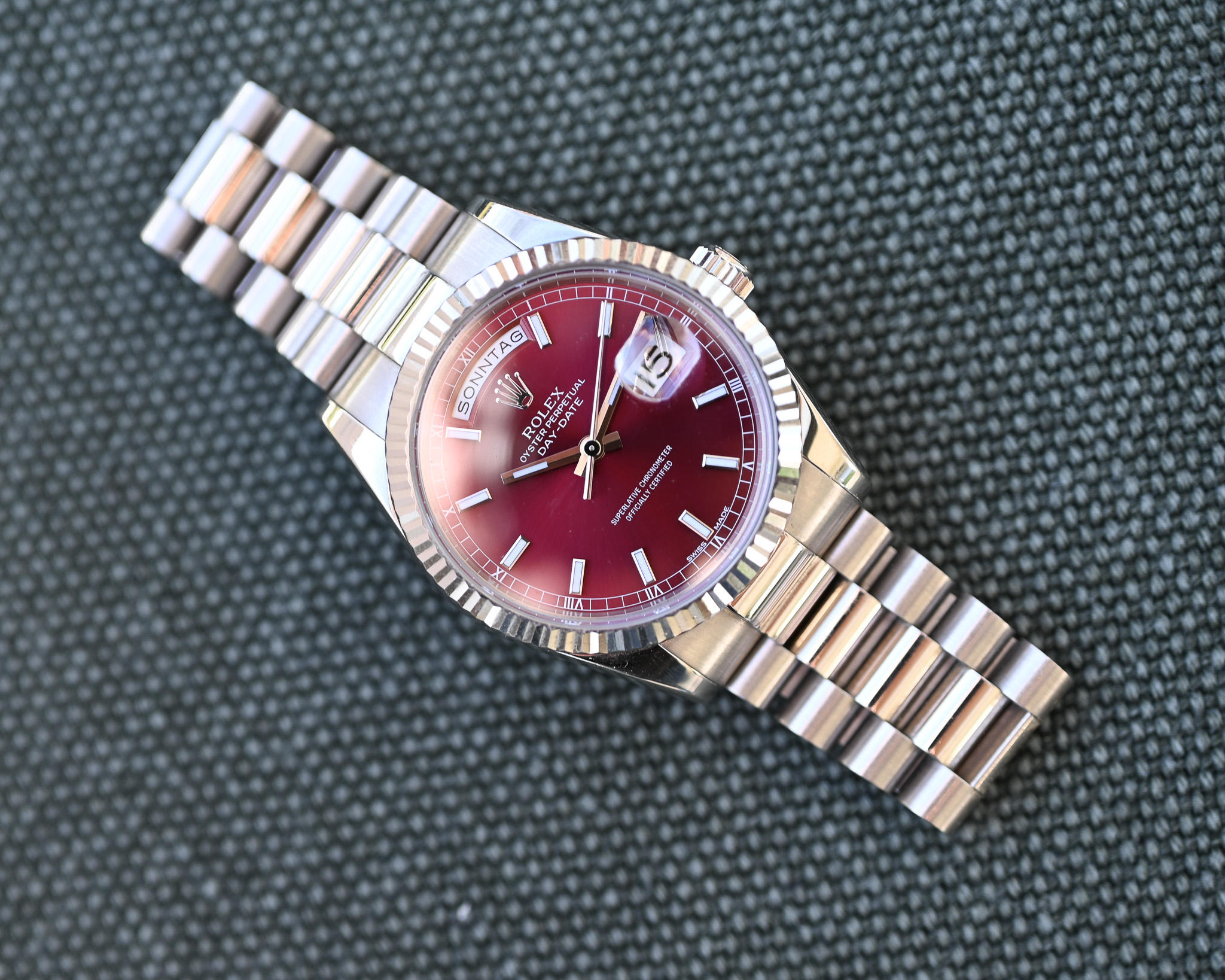 Rolex Day-Date Ref. 118209 Weißgold – seltenes „Cherry Dial“ – Fullset – Service 2022 – Bild 18
