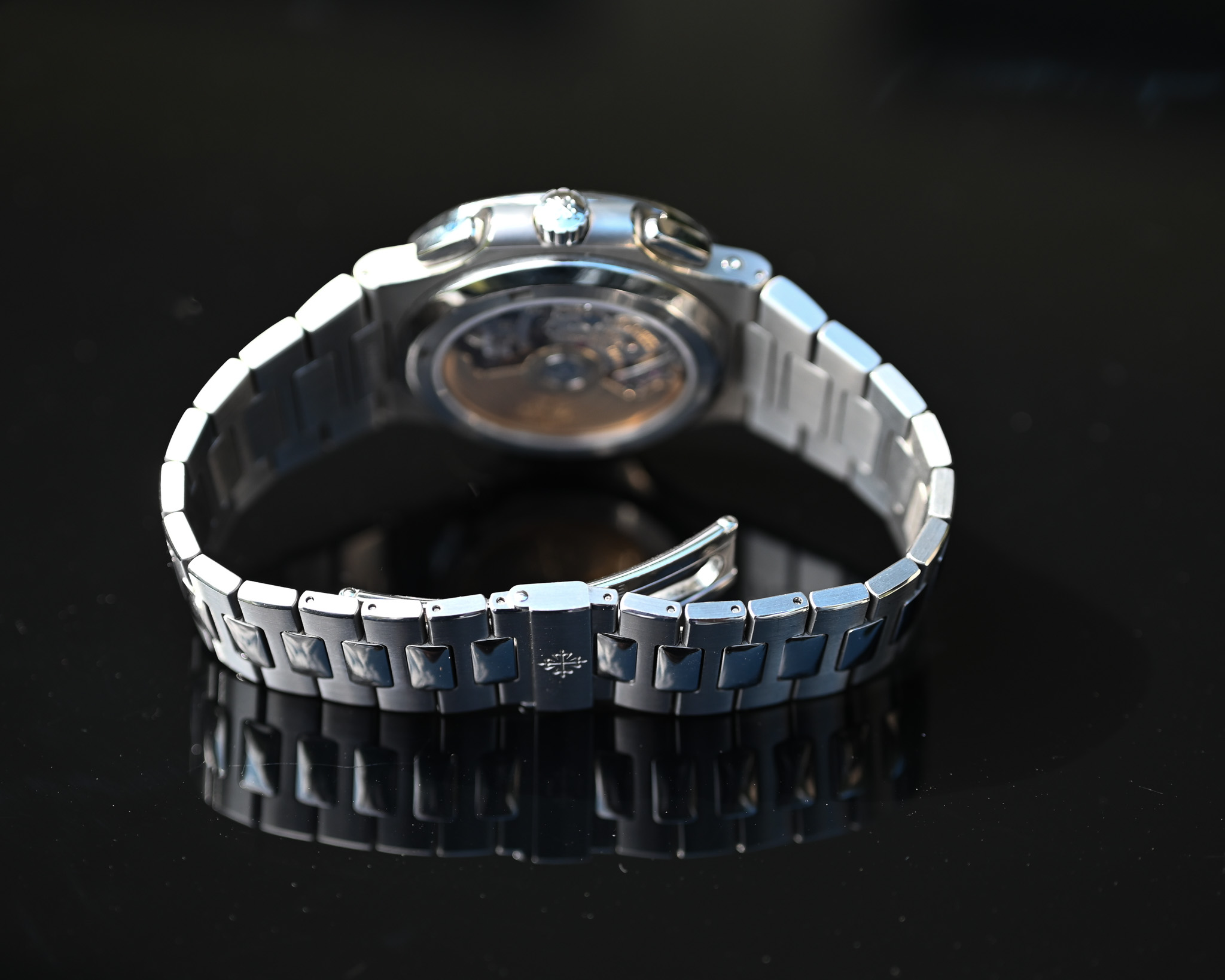 Patek Philippe Nautilus Ref. 5990/1A-001 – Die Ikone für Weltreisende – Bild 10