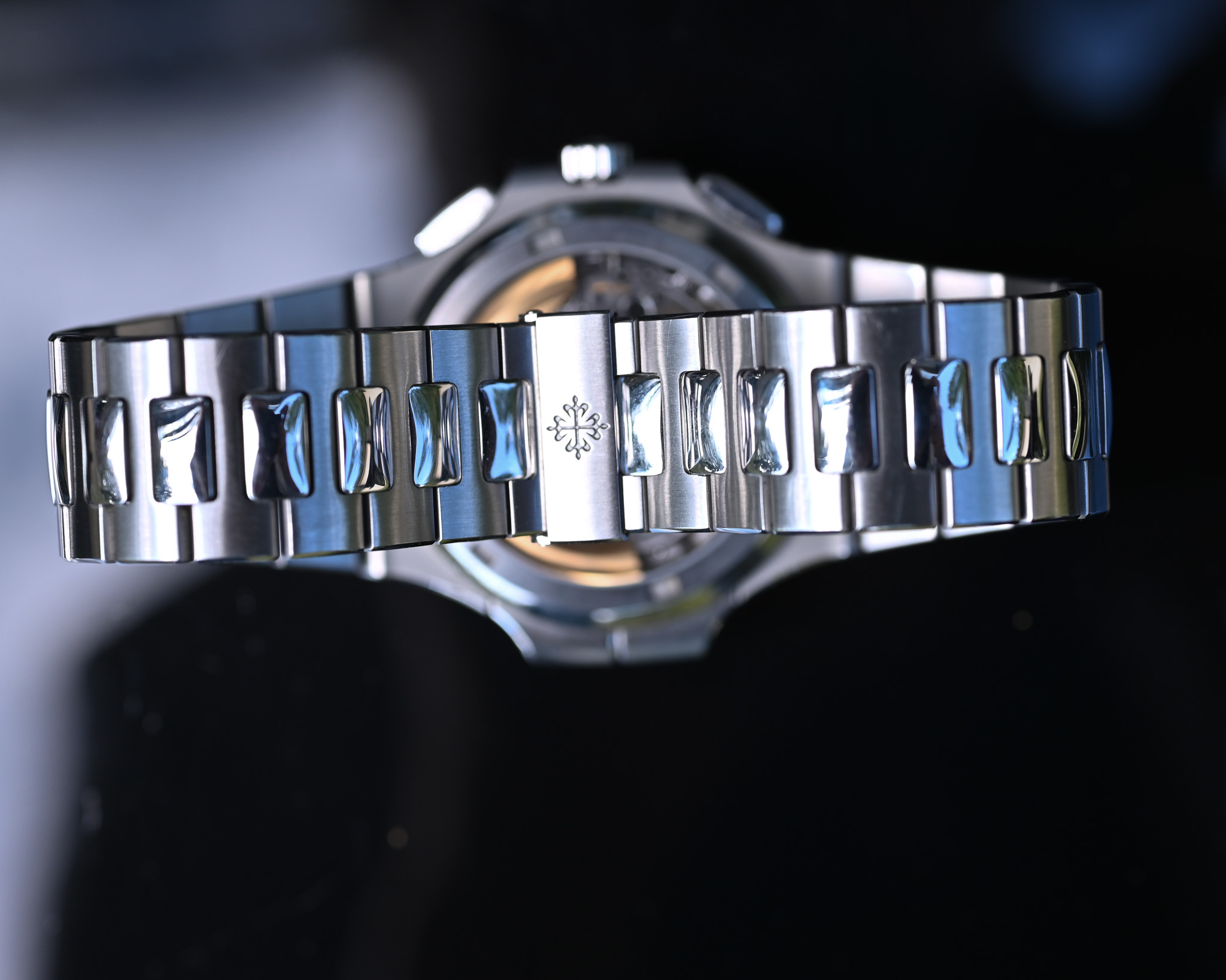 Patek Philippe Nautilus Ref. 5990/1A-001 – Die Ikone für Weltreisende – Bild 11