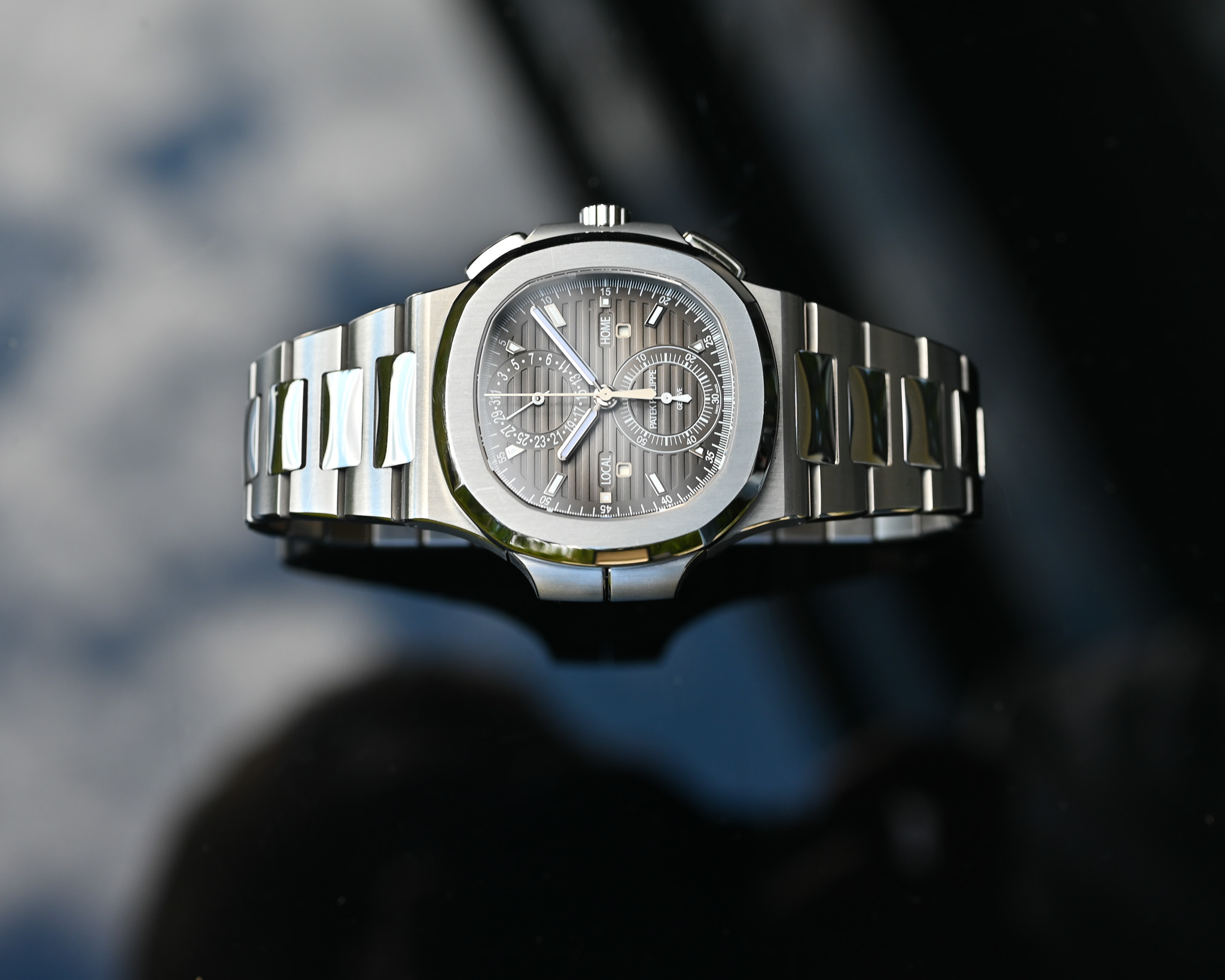 Patek Philippe Nautilus Ref. 5990/1A-001 – Die Ikone für Weltreisende – Bild 8