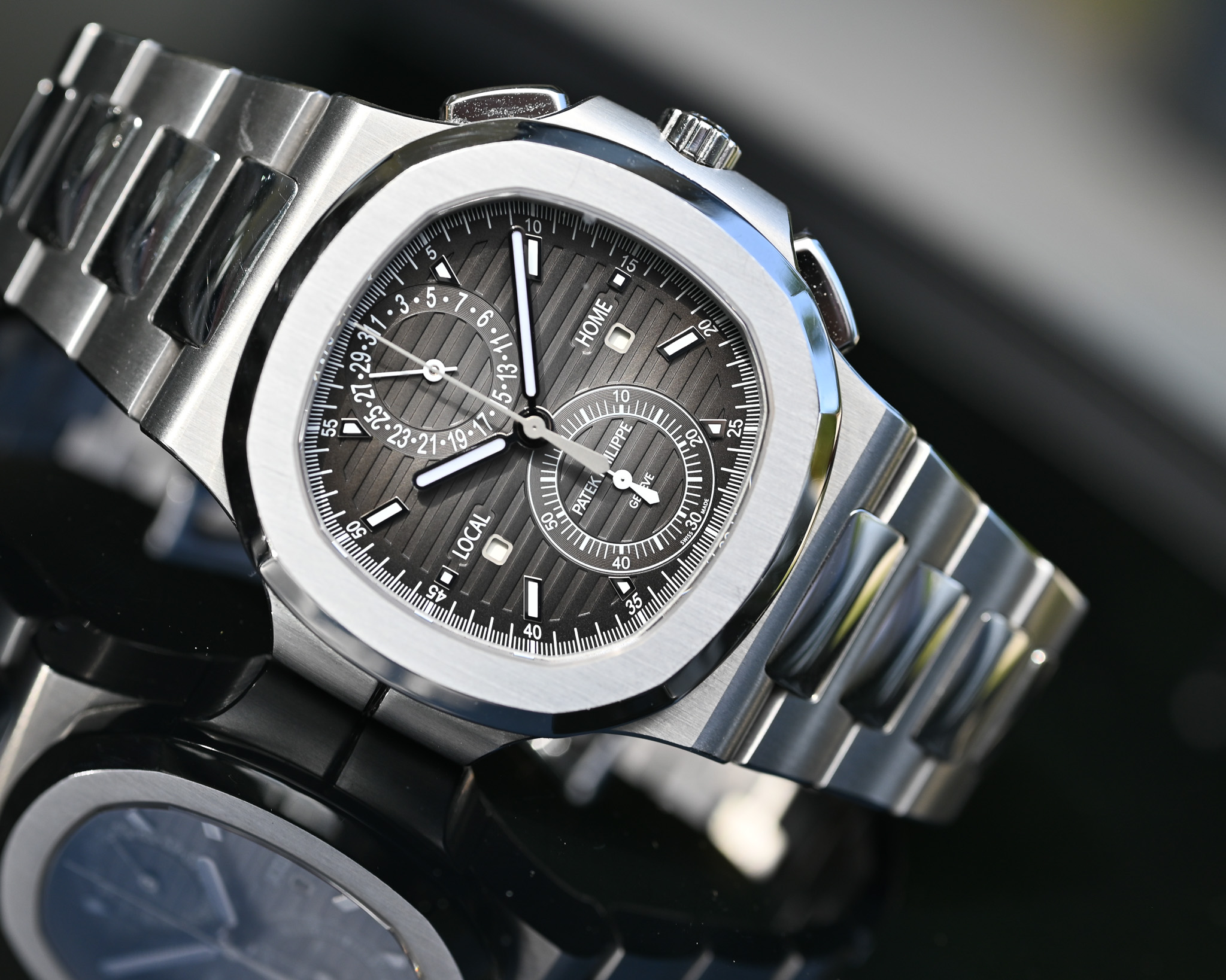 Patek Philippe Nautilus Ref. 5990/1A-001 – Die Ikone für Weltreisende – Bild 9