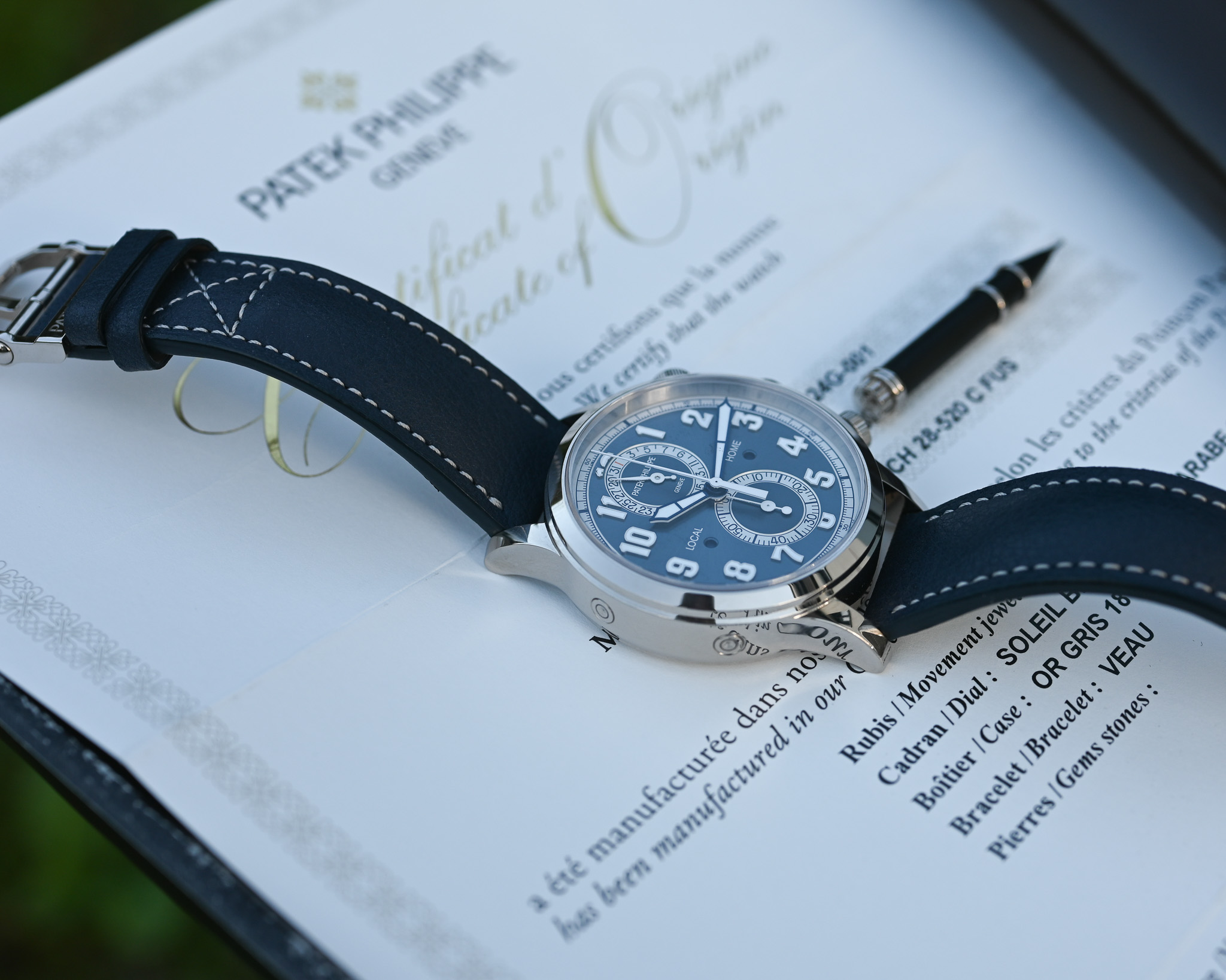 Patek Philippe 5924G-001 – Calatrava Pilot Travel Time Chronograph – Bild 11