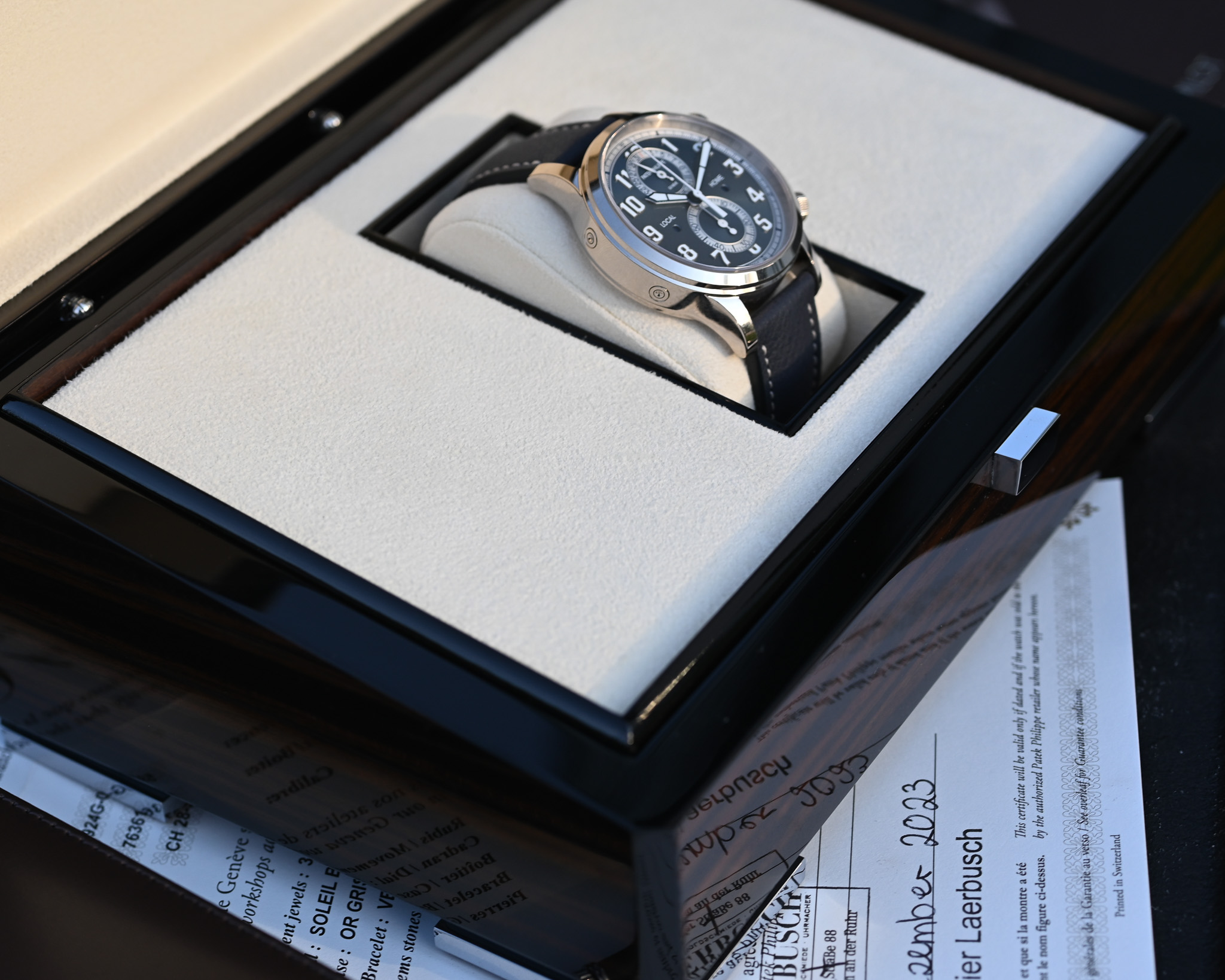Patek Philippe 5924G-001 – Calatrava Pilot Travel Time Chronograph – Bild 5
