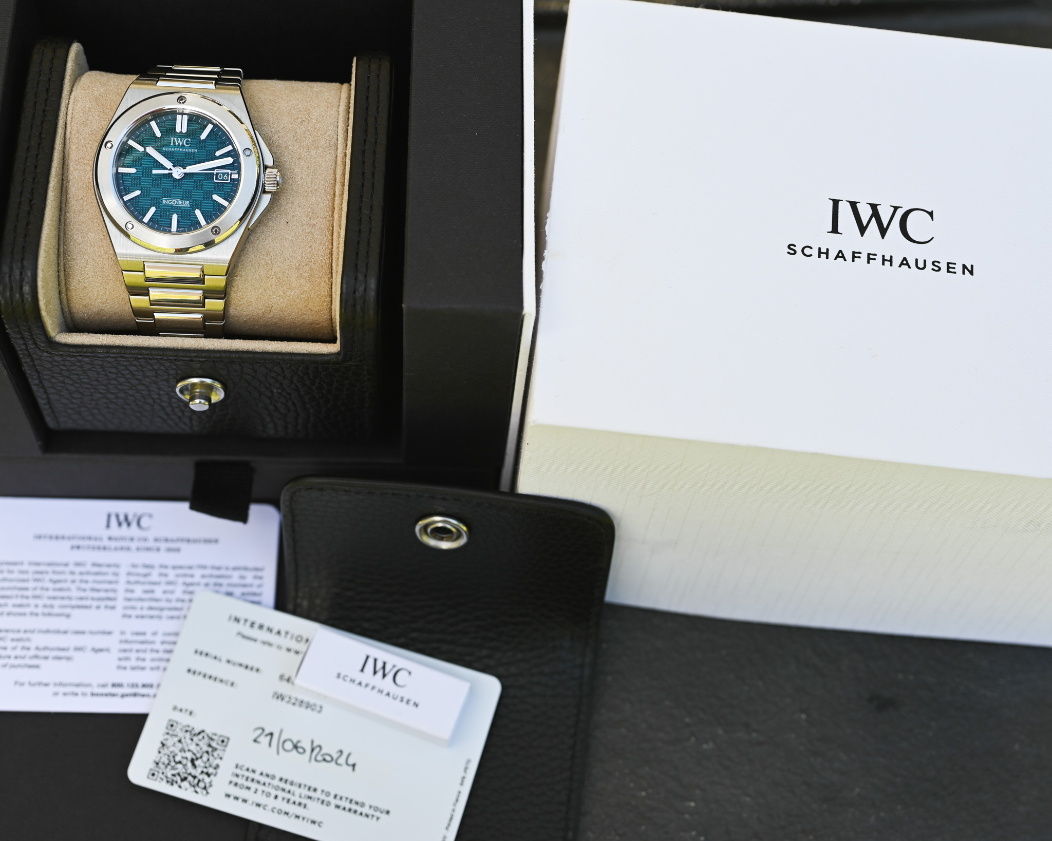 IWC Ingenieur Automatic 40 Ref. IW328903 – Aqua Dial – Bild 2